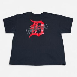 Black/red Detroit Tigers official graphic T width 24/2in & length 26in